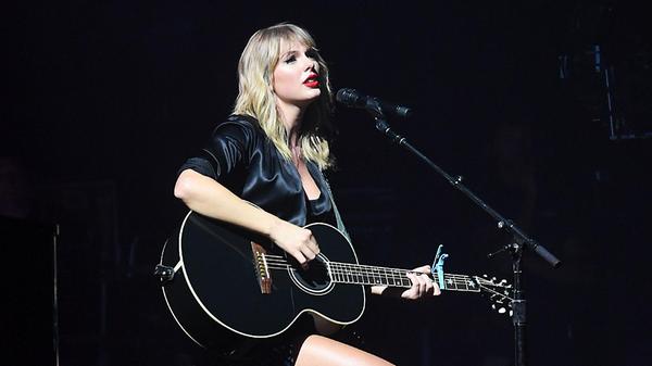 Immerhin hat Taylor Swift inzwischen wieder ein paar Country-Songs geschrieben, "Betty" zum Beispiel oder "I Bet You Think About Me", das sie gemeinsam mit Country-Superstar Chris Stapleton aufnahm. Es scheint, als hätten sie in Nashville inzwischen verstanden, dass man die mit Abstand beste Songwriterin ihrer Generation natürlich ignorieren kann. Dass das aber nicht unbedingt eine gute Idee ist.