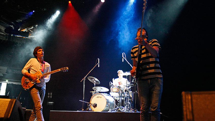 Hannes Neunhoeffer (Gesang, Gitarre, Piano), Florian Dziajlo (Bass) und Jonas Hauselt (Schlagzeug) gewannen die jüngste Ausgabe der NN-Rockbühne, dem Nachwuchs-Bandwettbewerb der Nürnberger Nachrichten.