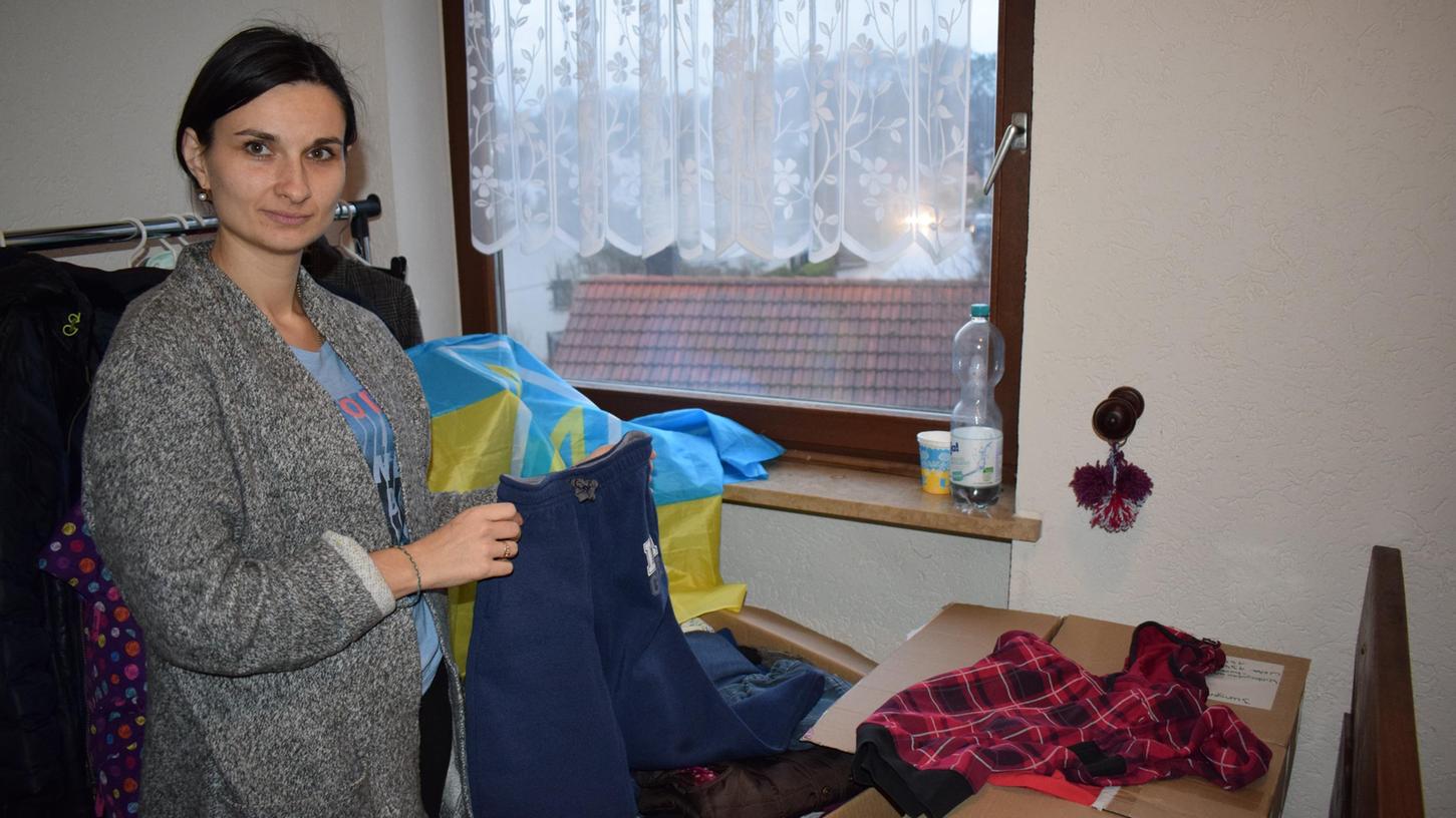 Julia Shabaranskyi sammelt unter anderem Kinderkleidung für ihre Landsleute in der Heimat.