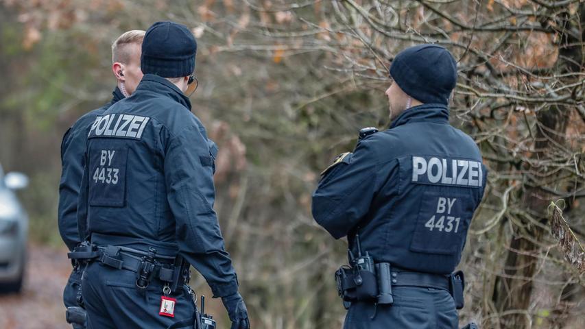 Über 3000 Spezialkräfte waren bei der Razzia im Einsatz. Hunderte Objekte wurden dabei unter die Lupe genommen, wie hier im Nürnberger Land. Über 3000 Spezialkräfte waren bei der Razzia im Einsatz. Hunderte Objekte wurden dabei unter die Lupe genommen, wie hier im Nürnberger Land.