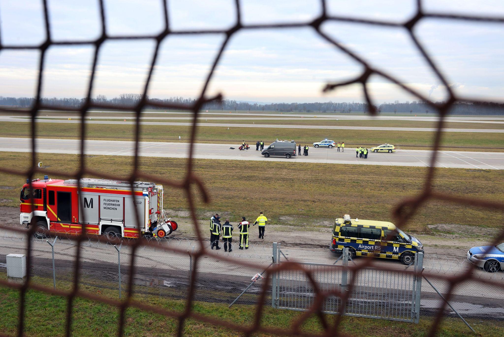 Klima-Kleber Am Münchner Flughafen Sorgen Dafür Das Flugzeug Später Landet