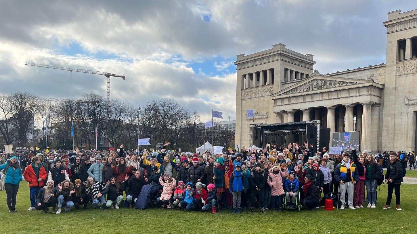 Die Schüler aus Forchheim bei der Kundgebung in München.