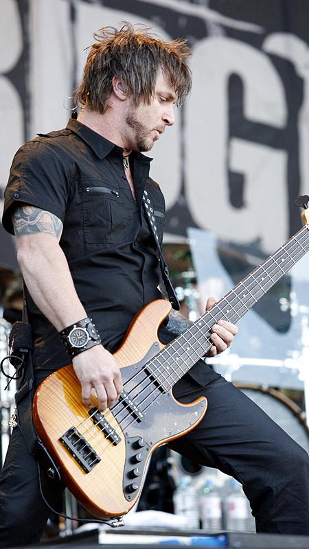 Brian Marshall, Bassist vom Alter Bridge beim Bass-Solo.