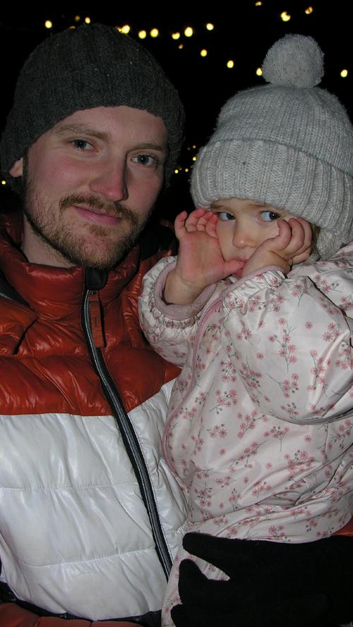 Christian Most aus Gern besuchte mit seiner Tochter Clea den Markt im Falkengarten.