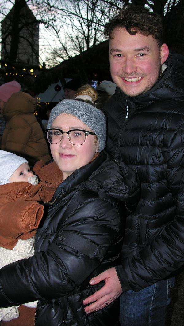 Familie Heubeck aus Gunzenhausen ließ sich die Eröffnung des Weihnachtsmarktes nicht entgehen.