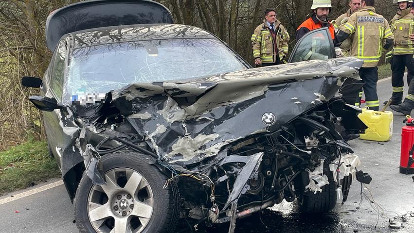 Der Fahrer des BMW kam ebenfalls schwer verletzt in ein Krankenhaus.