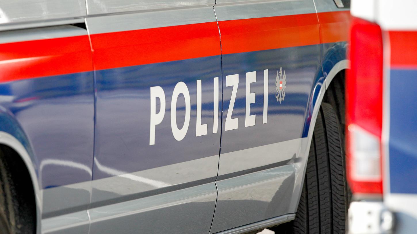 Der Mann übergab den Grapscher schließlich der Polizei - allerdings nicht, ohne vorher selbst Hand angelegt zu haben. Der Mann übergab den Grapscher schließlich der Polizei - allerdings nicht, ohne vorher selbst Hand angelegt zu haben.
