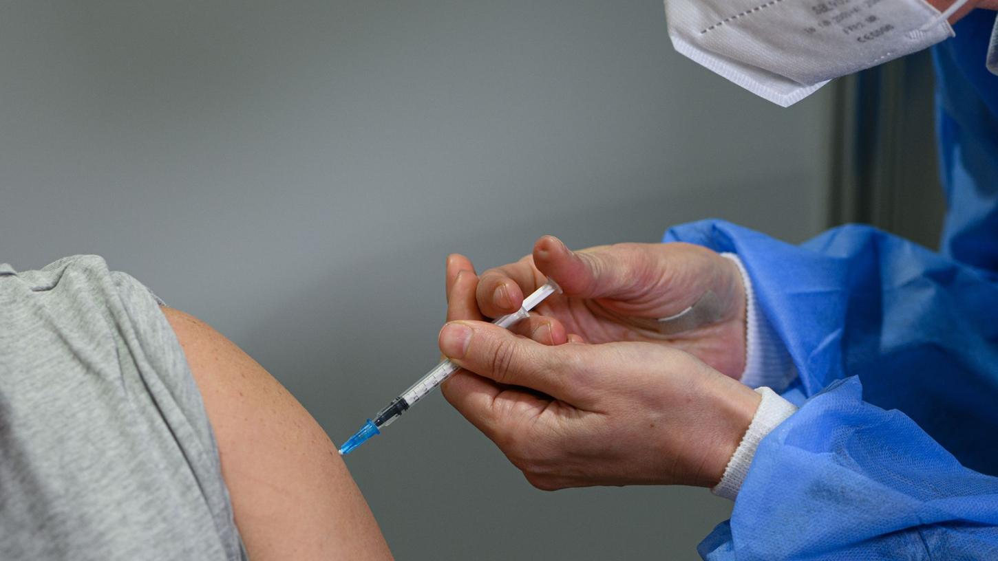 Die Corona-Impfzahlen sind stark rückläufig, deshalb gibt es die Impfzentren nur noch bis Ende 2022.
