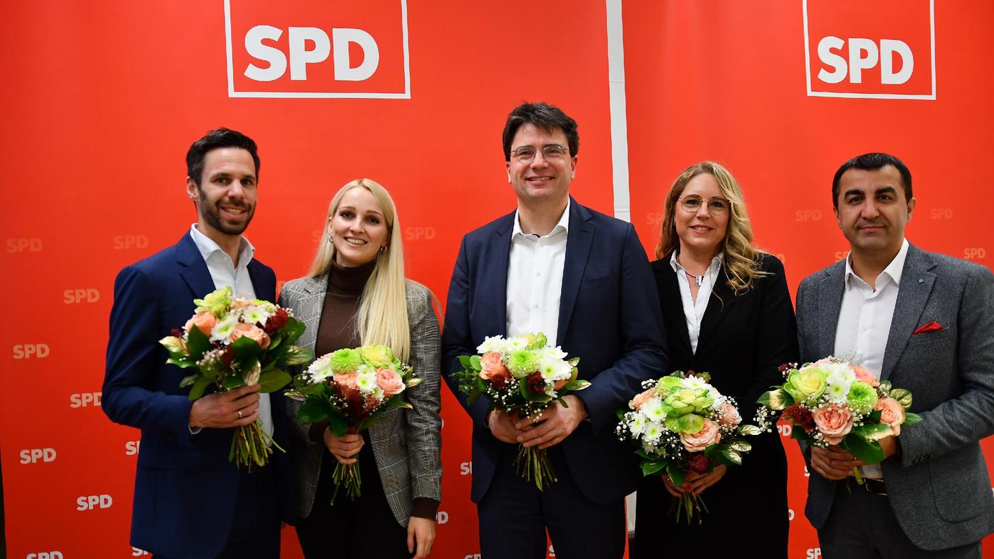 Von links nach rechts: Sven Ehrhardt, Magdalena Reiß, SPD-Landesvorsitzender Florian von Brunn, Kathrin Pollack (Platz 2) und Arif Tasdelen (Platz 1) der Landtagsliste.  