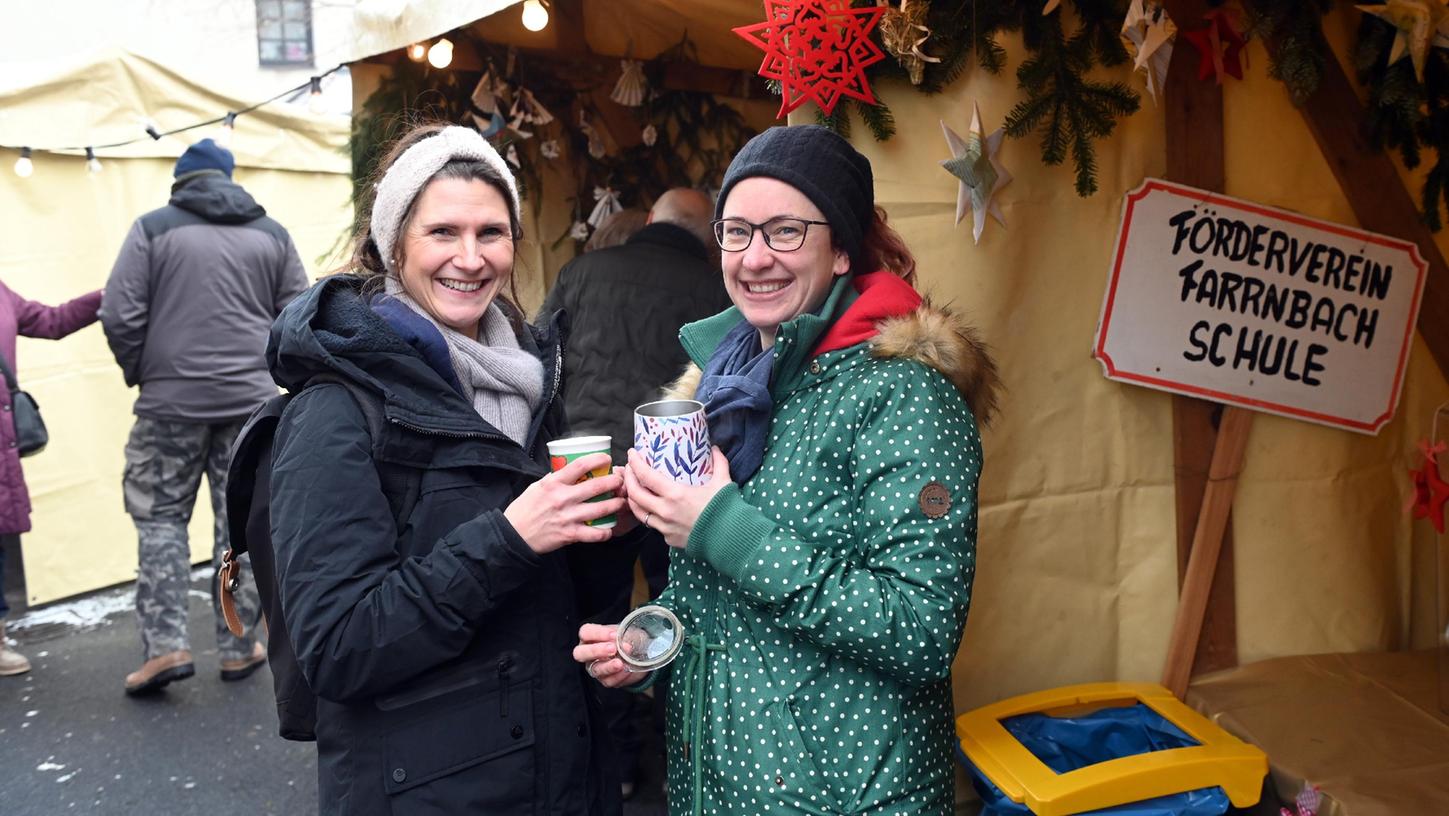 Nach zwei Jahren konnte jetzt endlich auch der Burgfarrnbacher Weihnachtsmarkt wieder stattfinden.