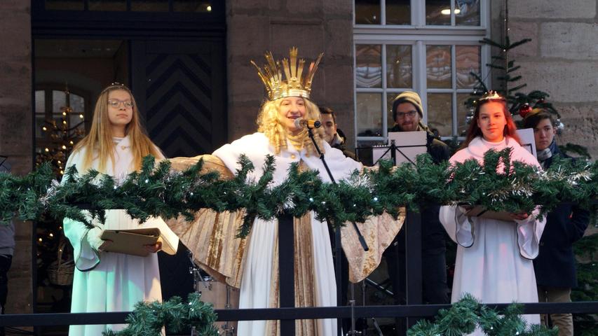 Langenzenns Christkind Katharina Stinzendörfer beim Prolog. Langenzenns Christkind Katharina Stinzendörfer beim Prolog.