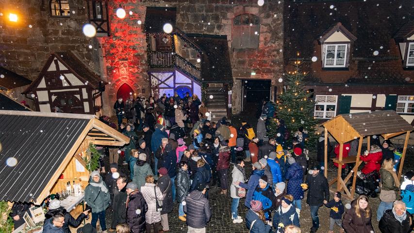 Pünktlich zum Start fielen die ersten Schneeflocken.