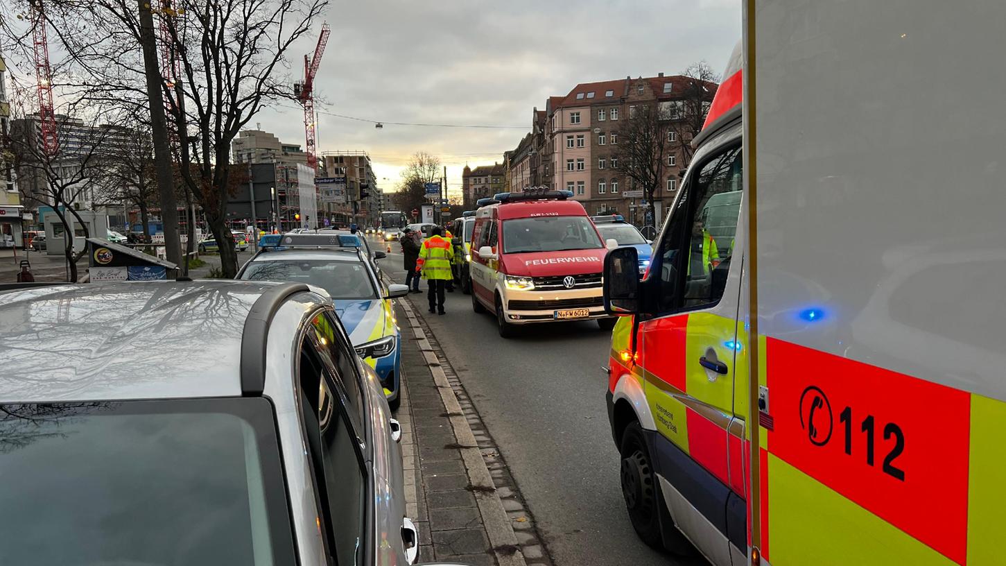 Bei einem Unfall im Nürnberger Süden verlor eine 61-jährige Frau am 8. Dezember 2022 ihr Leben. 