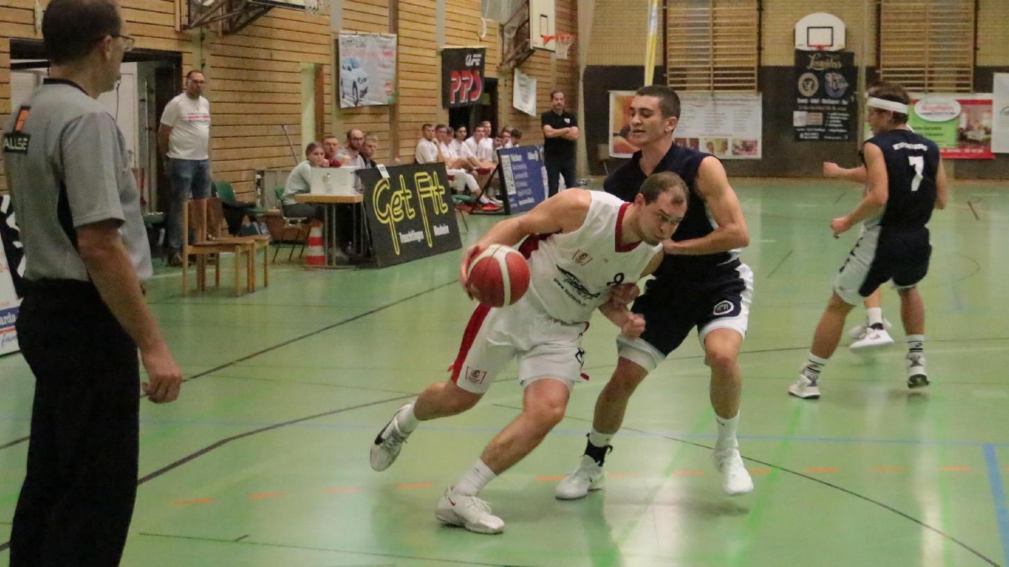 Die Treuchtlinger VfL-Baskets starteten in Schwabing eine fulminante Aufholjagd, die Simon Geiselsöder (hier am Ball beim Hinspiel in Weißenburg) mit einem „Dreier“ zum 85:85-Ausgleich krönte – und sein Team in die Verlängerung rettete.