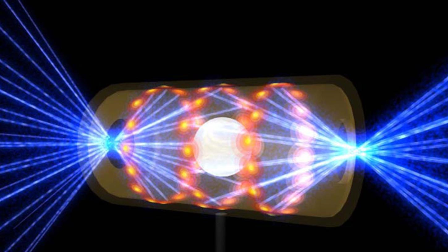 Ein NIF-Target-Pellet in einer Hohlraumkapsel mit Laserstrahlen. Die Strahlen komprimieren und erhitzen das Target auf die Bedingungen, die für die Kernfusion erforderlich sind.