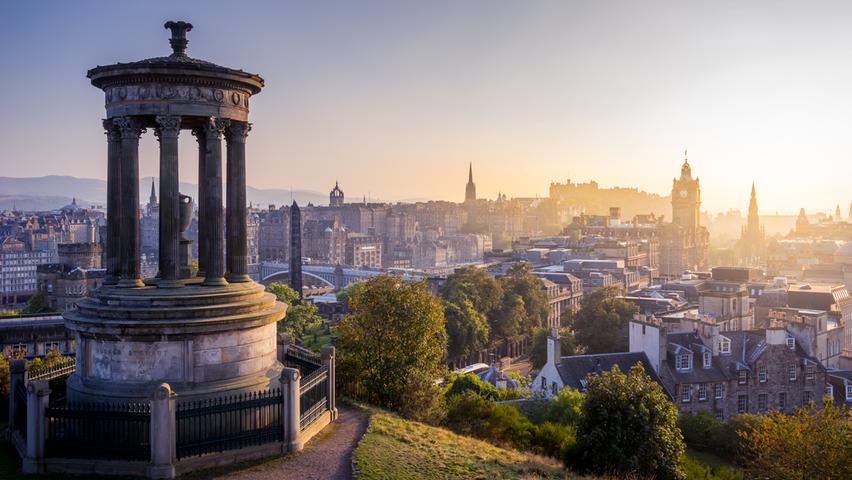 Edinburgh gehört 2023 zu den beliebtesten Städtezielen von Reisenden.
