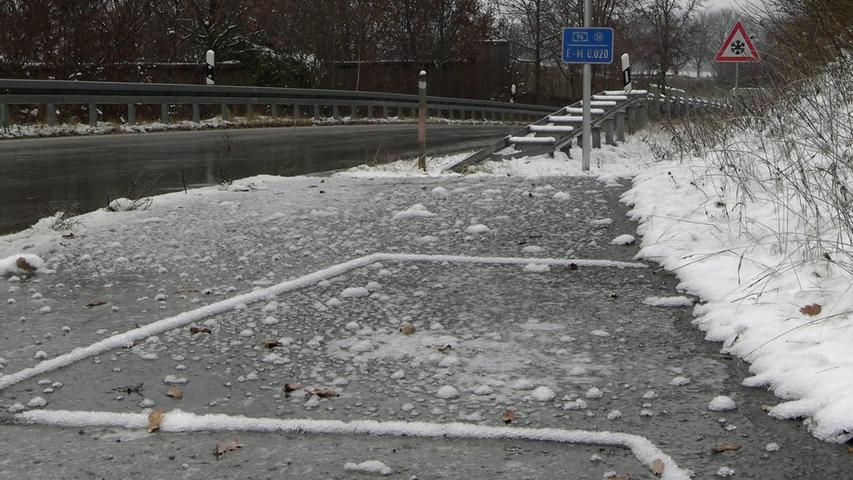Im Landkreis Landsberg am Lech sind die Wege mit Eisplatten bedeckt. 