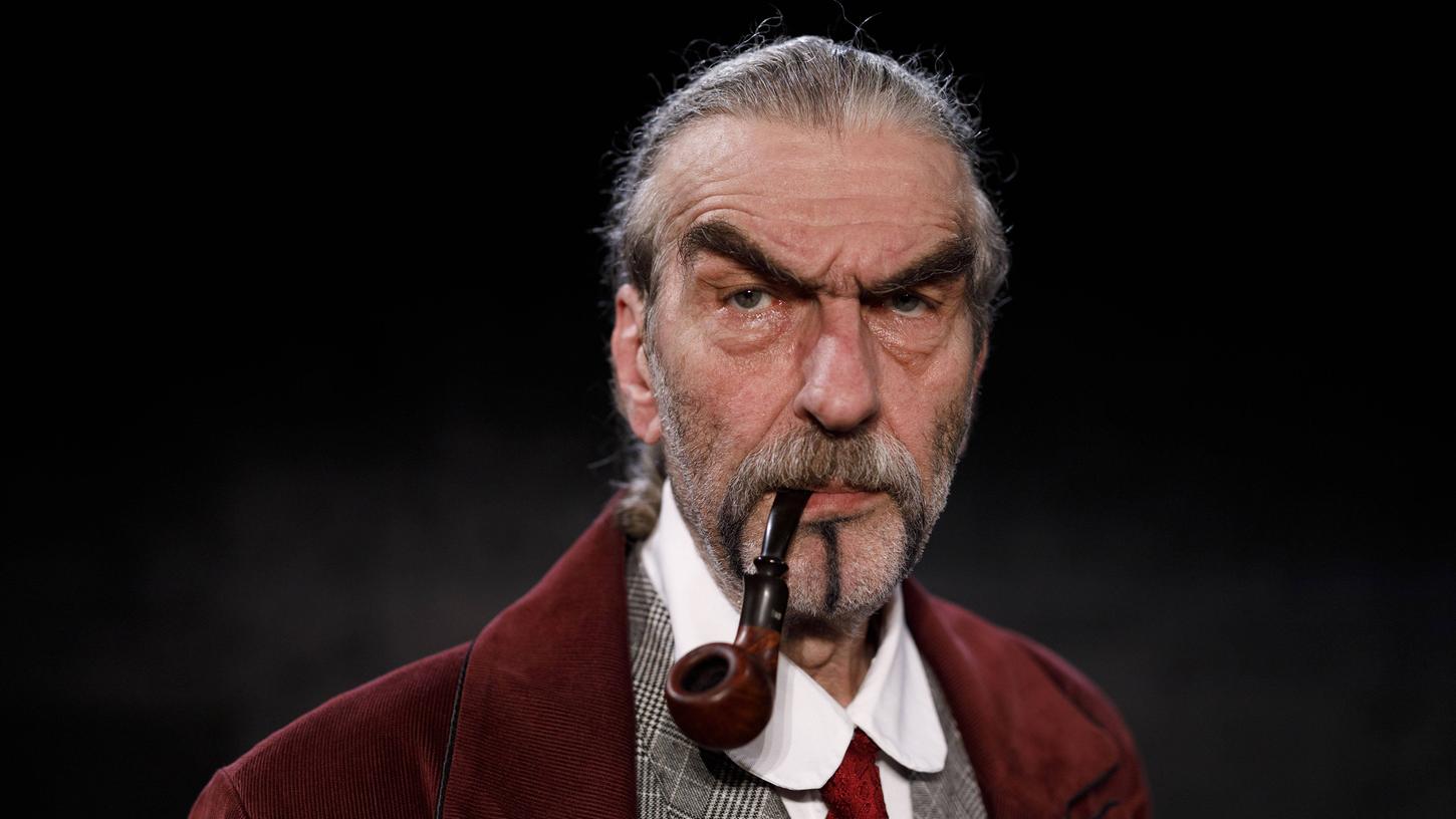 Der Detektiv Sherlock Holmes, hier dargestellt von Richard Bargel, ist ein bekannter fiktiver Misanthrop.