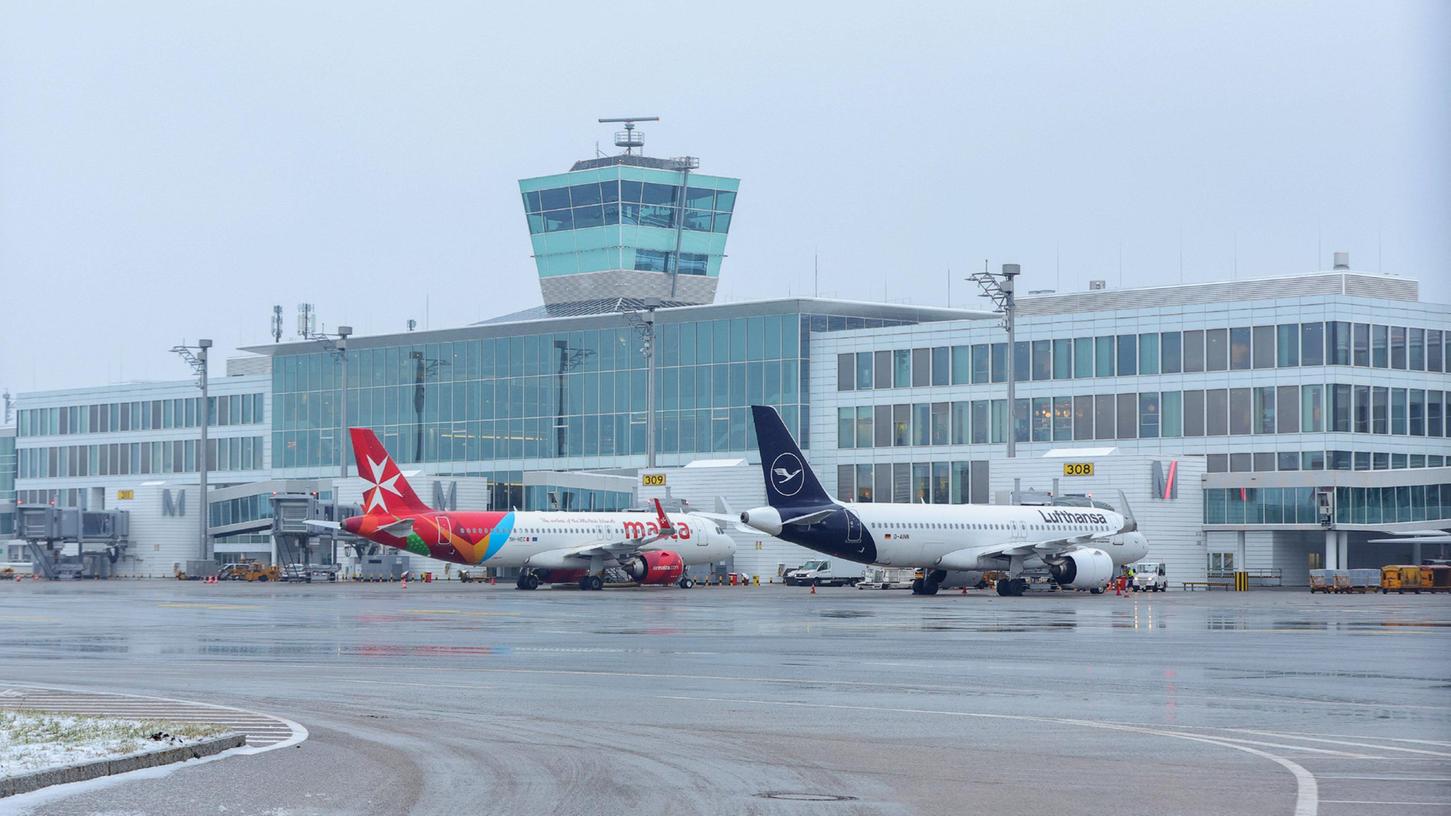 Aufgrund von Glättegefahr herrschte am Mittwochnachmittag auf dem Münchner Flughafen Start- und Landeverbot.