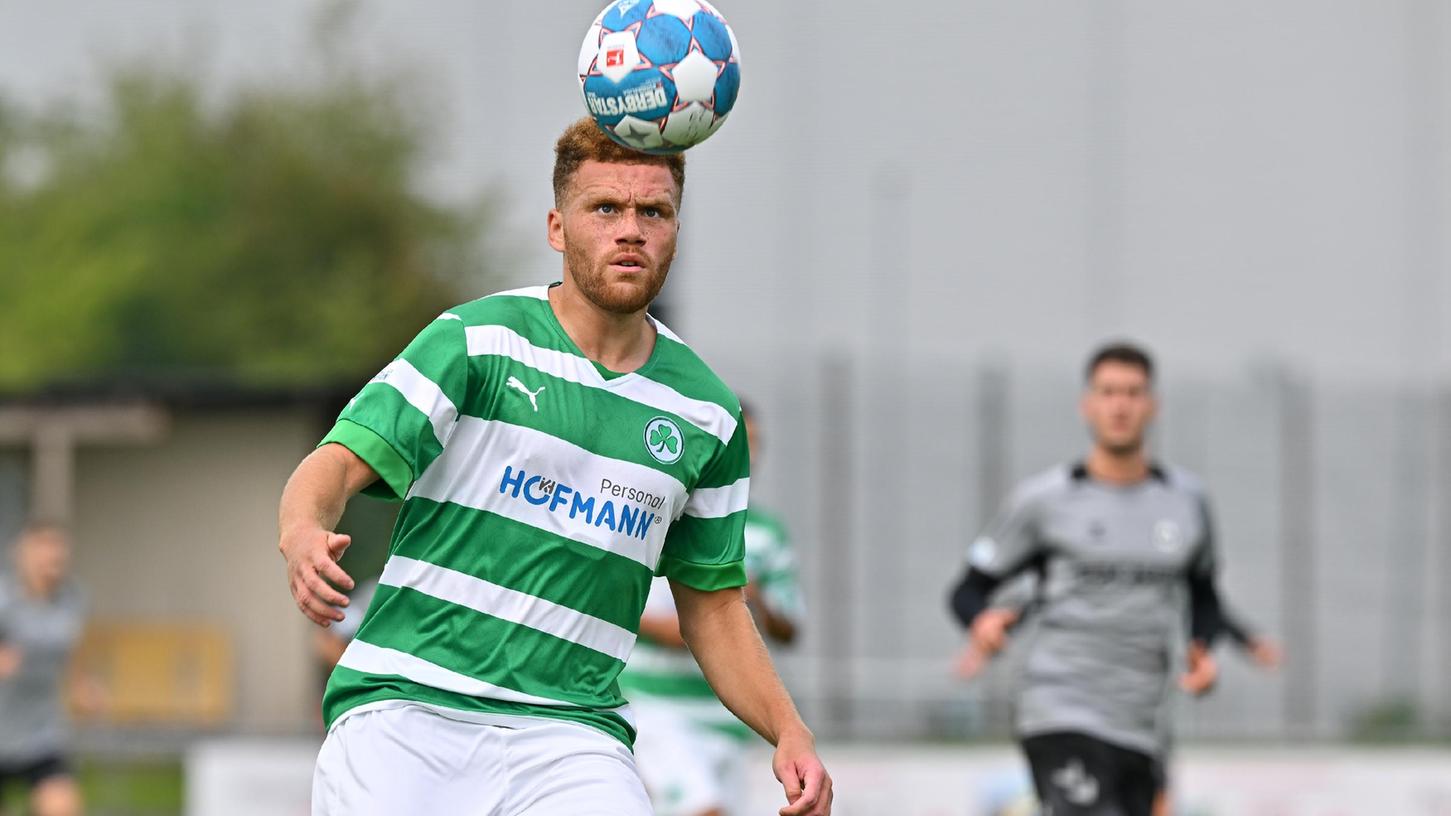 "Ein Spieler, der gerade hinten dran ist": Kleeblatt-Profi Oliver Fobassam hat auch bei Alexander Zorniger schlechte Karten. "Ein Spieler, der gerade hinten dran ist": Kleeblatt-Profi Oliver Fobassam hat auch bei Alexander Zorniger schlechte Karten.