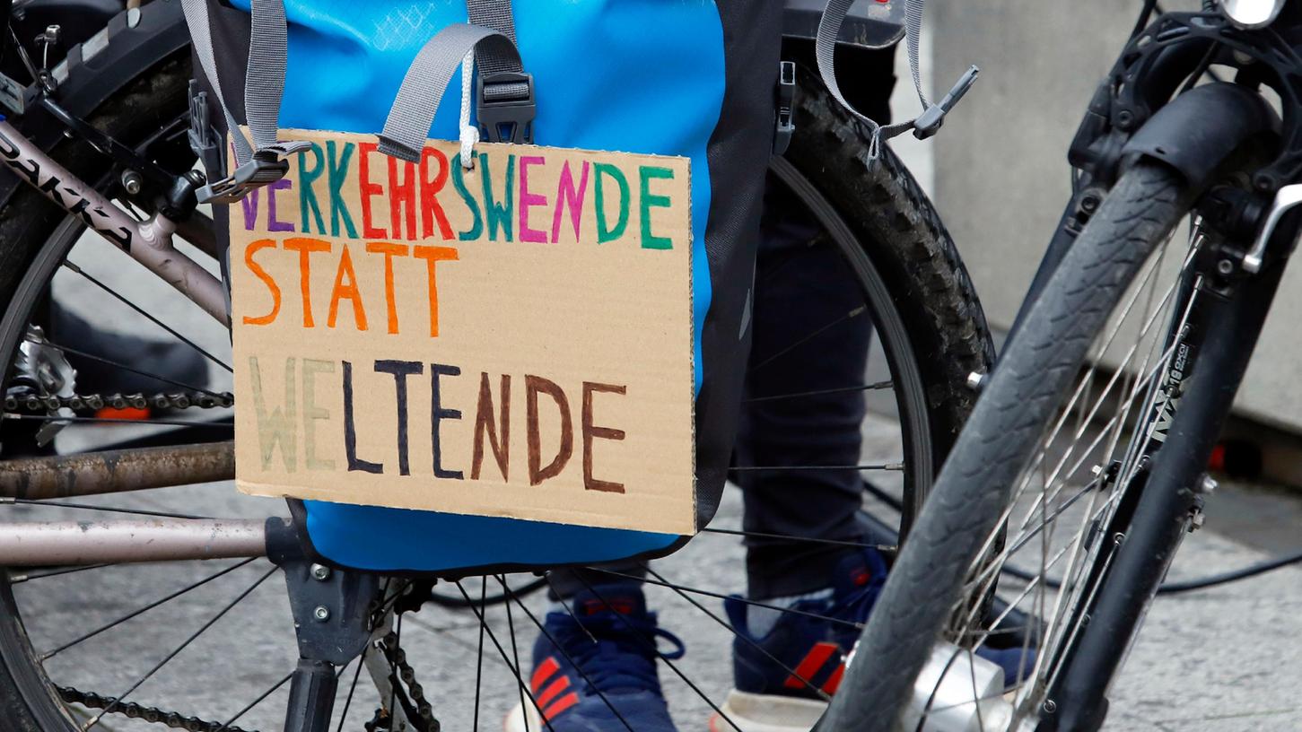 An jedem ersten Freitag im Monat wollen die Klimaschutzaktivisten von "Extinction Rebellion" Nürnberg vom Fahrradsattel aus protestieren.