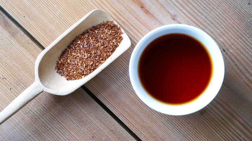 Zum Vergleich: So sieht der fermentierte Rooiboos-Tee aus. 