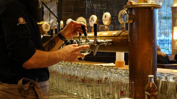 Horrende Summen: Kostet das Bier in Kneipen bald sechs Euro?