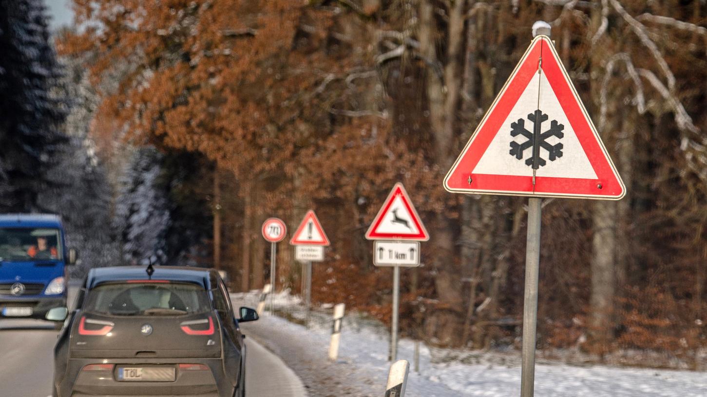 Der Deutsche Wetterdienst warnt am Donnerstagmorgen vor Glatteis-Gefahr. (Symbolbild)
