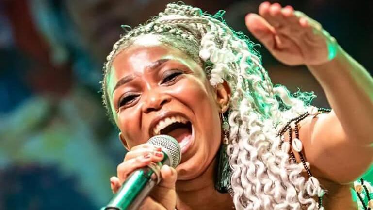Die südafrikanische Sängerin Nomfusi begeisterte das Publikum bereits beim Bardentreffen 2022 in Nürnberg. 