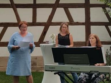 Simone Pister, Michaela Rupprecht und Simone Wagner sind "Sonoridat" und kennen sich seit ihrer Jugend. Simone Pister, Michaela Rupprecht und Simone Wagner sind "Sonoridat" und kennen sich seit ihrer Jugend.