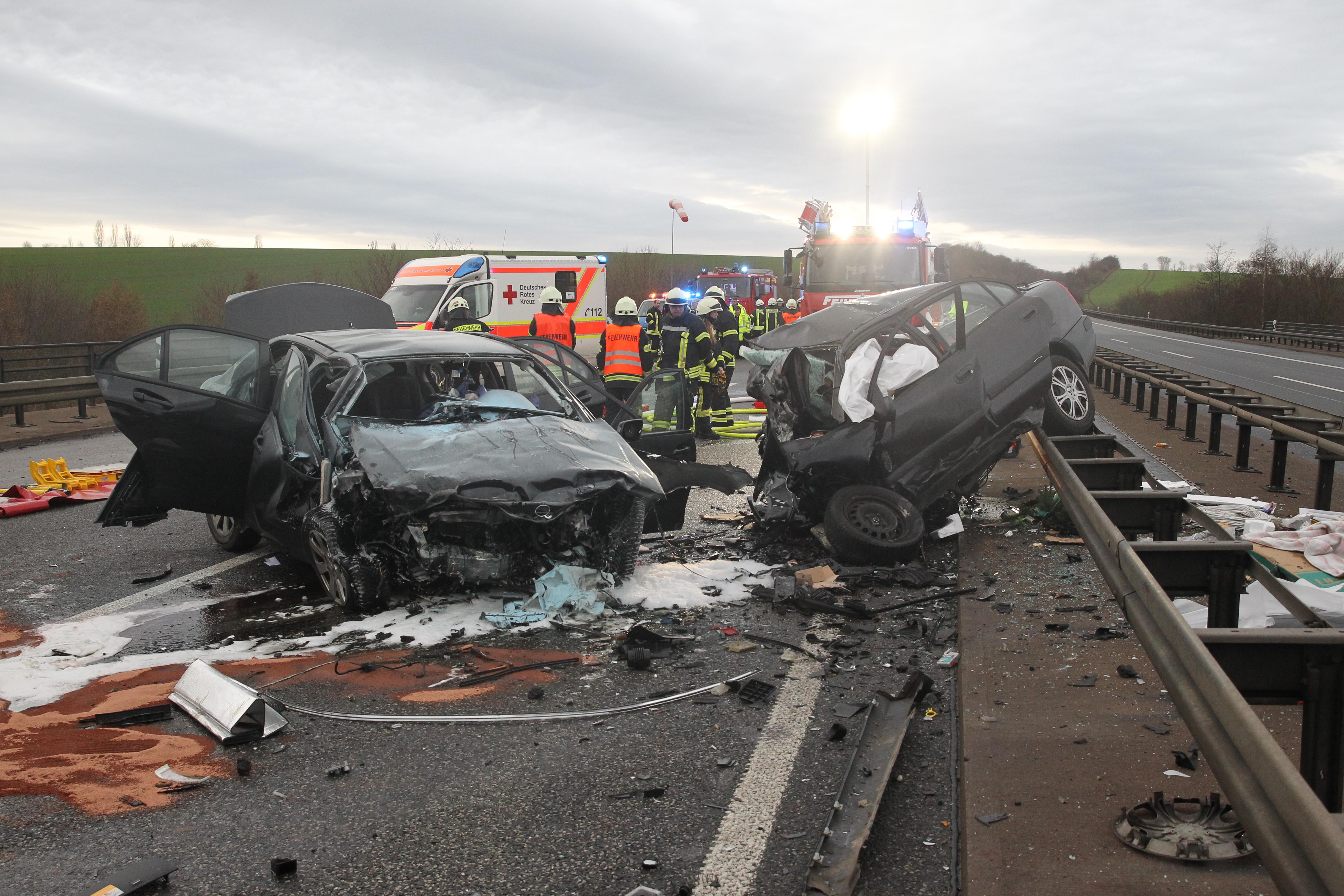 Geisterfahrer Auf A38: Drei Menschen Sterben Nach Frontalkollision