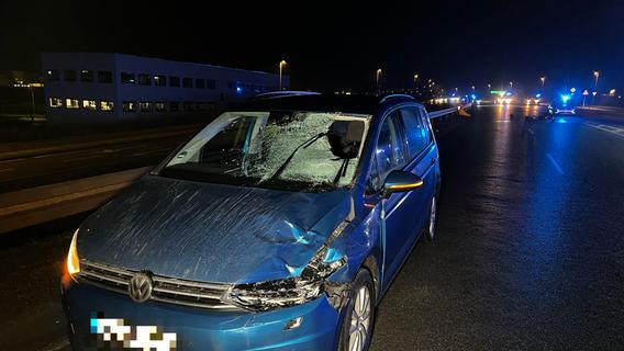 Schrecklicher Unfall in Franken: 29-Jähriger Fußgänger wird mehrfach überfahren und stirbt