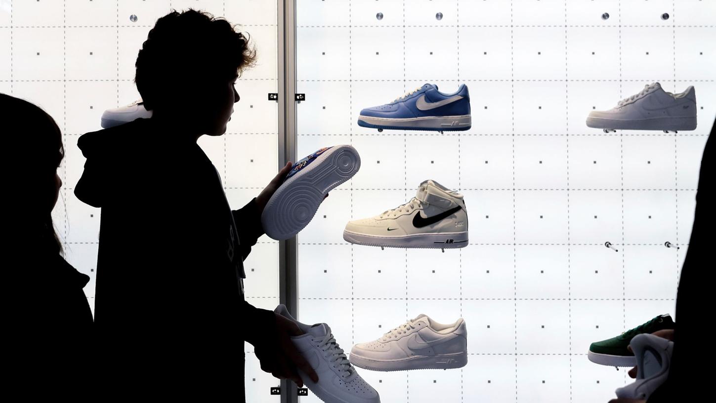 Auf Nike-Sportschuhe hatte es der Dieb abgesehen. Auf Nike-Sportschuhe hatte es der Dieb abgesehen.