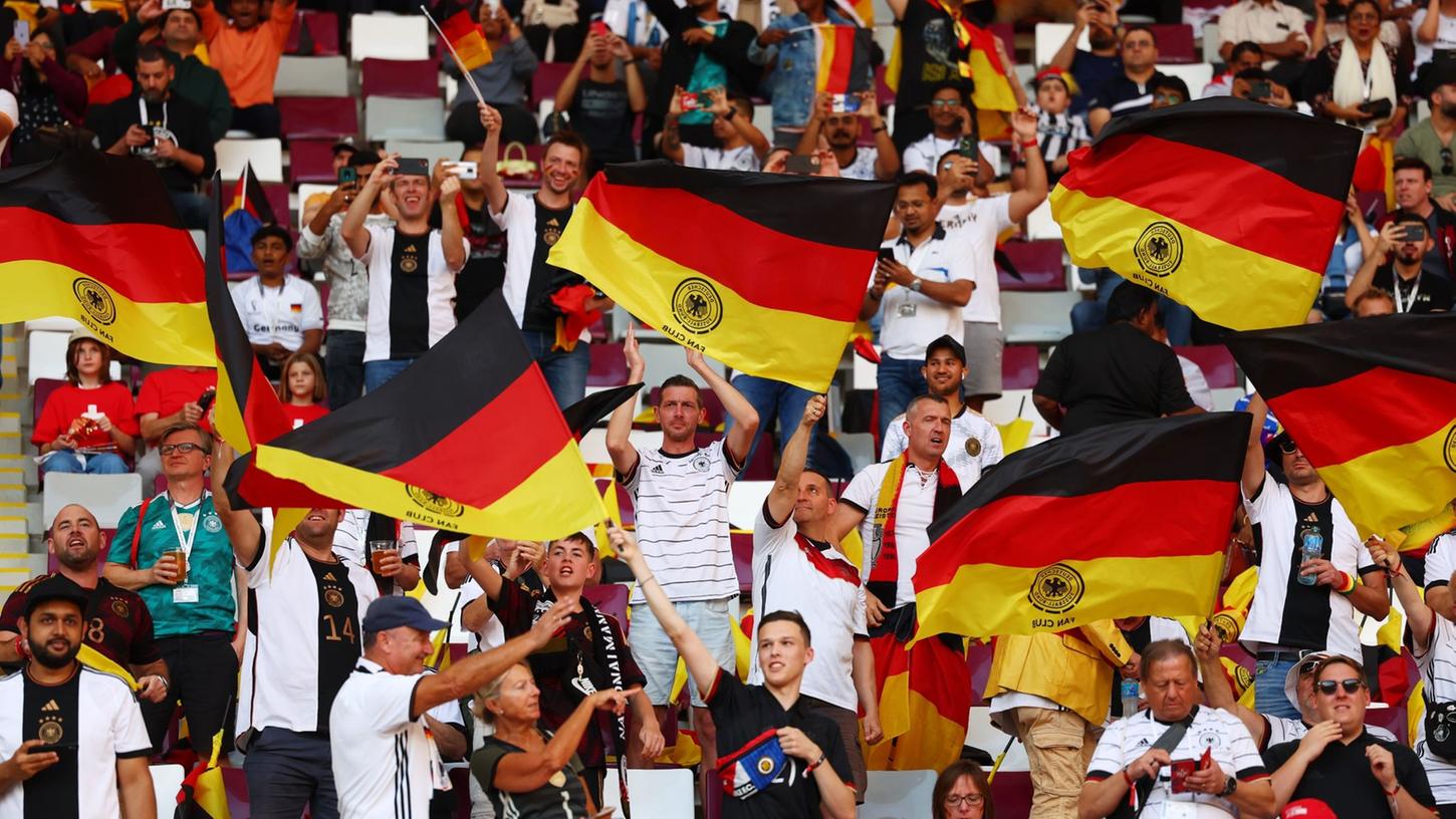 Das Interesse der Deutschen an der Nationalmannschaft hat in den vergangenen Jahren abgenommen. Das Interesse der Deutschen an der Nationalmannschaft hat in den vergangenen Jahren abgenommen.