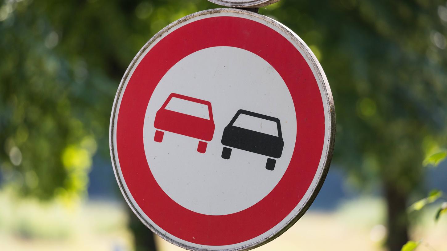Ein 57-jähriger Sattelzugfahrer hat vergangenen Mittwoch gleich gegen mehrere Vorschriften verstoßen. Ein 57-jähriger Sattelzugfahrer hat vergangenen Mittwoch gleich gegen mehrere Vorschriften verstoßen.