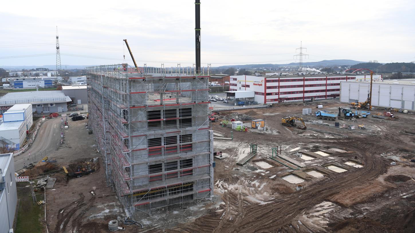 Die Bauarbeiten an der Simon-Hegele-Straße 4 in Forchheim gehen rasch voran.