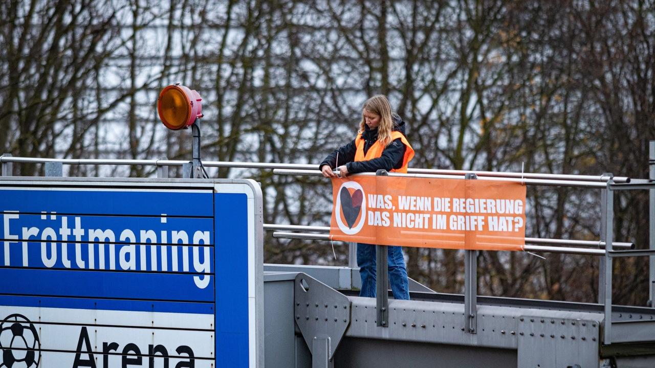 Maja Winkelmann war auch an den Protesten an der A9 beteiligt, als sich Aktivisten an Schilderbrücken befestigten. Die 24-Jährige hat in Nürnberg studiert und kam Ende Februar zur "Letzten Generation". "Seitdem bin ich viel auf der Straße", sagt sie. 