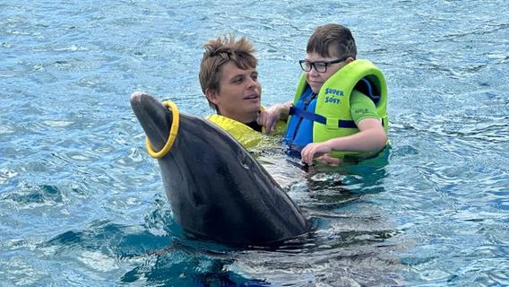 Erfolgreiche Therapie: Wann schwimmt Benno wieder mit dem Delfin?