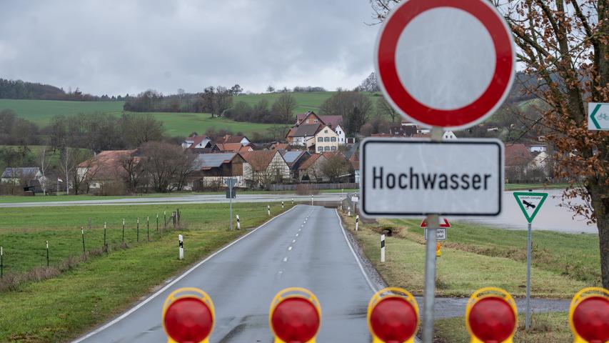 Auch in anderen Landkreisen gibt es eine " Warnung vor Ausuferungen und Überschwemmungen". Darunter unter anderem Regensburg, Cham und Amberg-Sulzbach.
