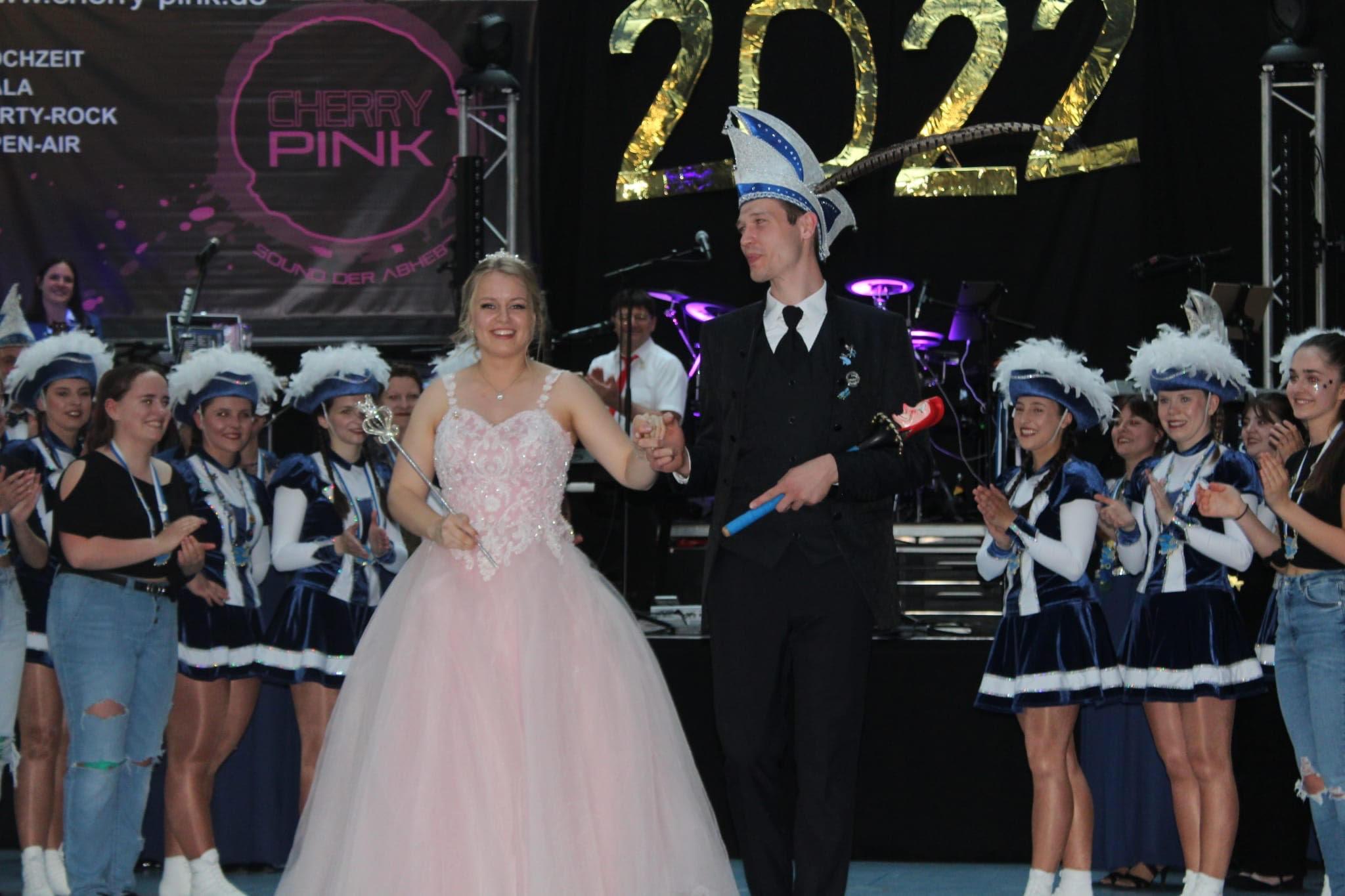 Faschingsgesellschaft Hechtonia mit  dem Eröffnungsball in der Europahalle 
