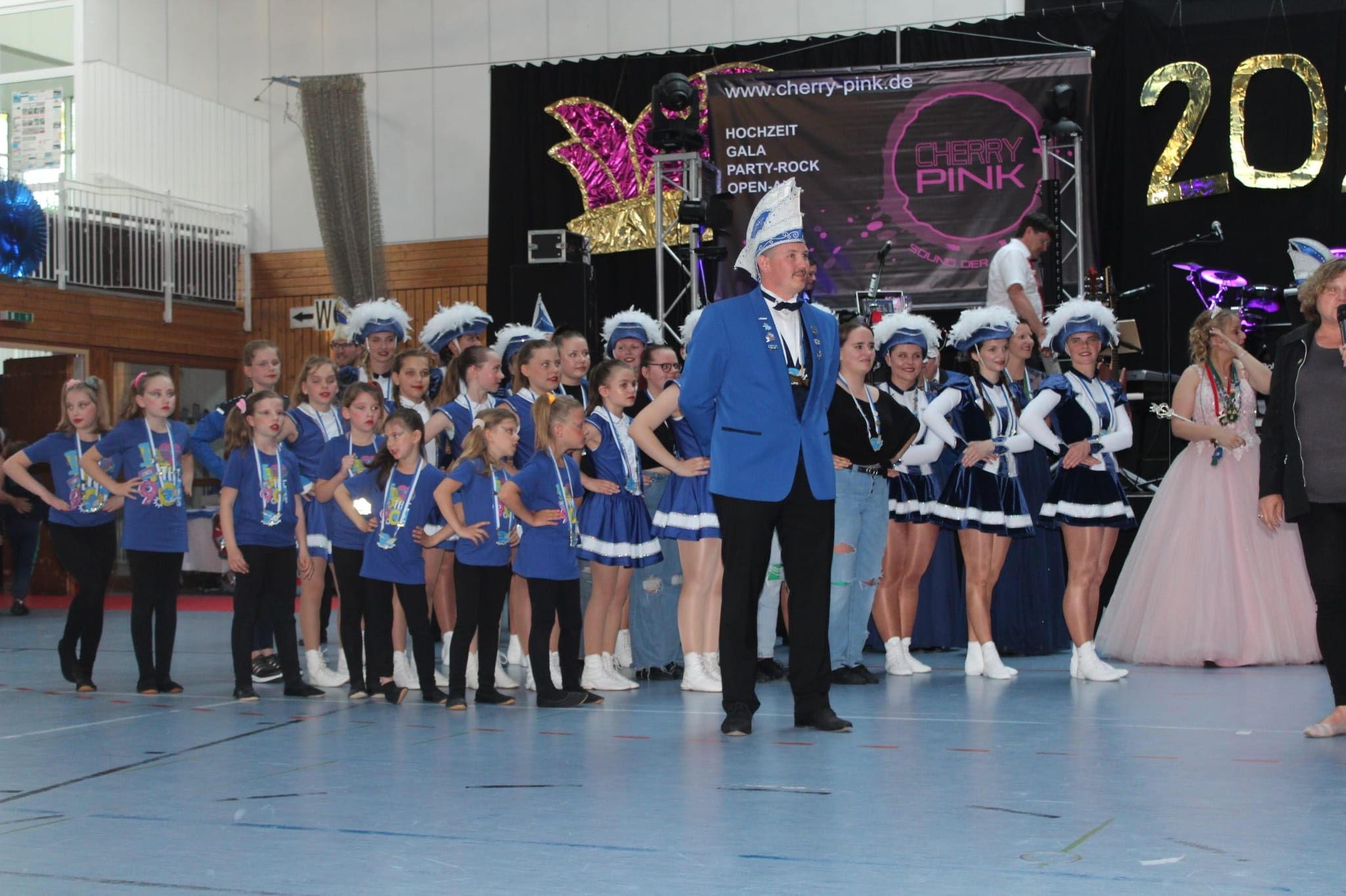 Faschingsgesellschaft Hechtonia mit  dem Eröffnungsball in der Europahalle 
