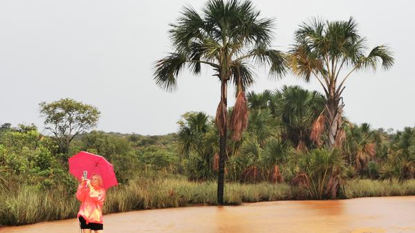 Wenn es regnet, dann kräftig. Doch das Wasser, hier nahe der "Dunas", ist badewannenwarm.