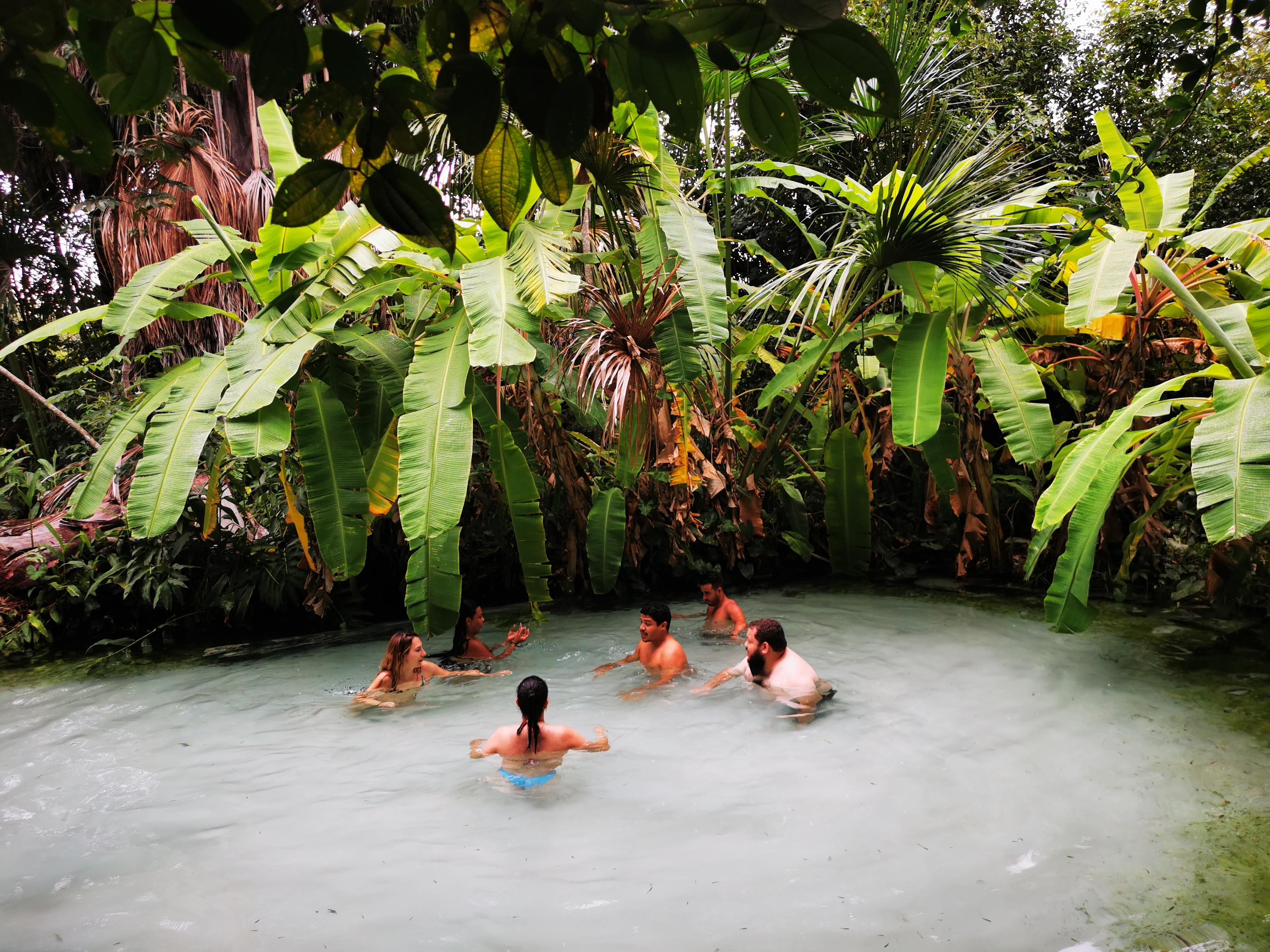 In der Lagune von Fervedouro Bela Vista sprudelt Süßwasser aus 17 Metern Tiefe und wird für Badende zum paradiesischen Sprudelbecken. Die spannende Reisereportage zu dieser Bildergalerie lesen Sie in unserem Premium-Portal NN.