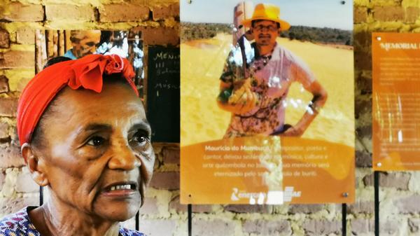 Naomi wird im "Dorf des goldenen Grases", Mumbuca, auch "Doktor" genannt. Als Kind will sie die Stimme Gottes gehört haben, der ihr für die Augenkrankheit ihres Vaters einen Kräutersud empfahl. Er soll gewirkt haben. Die spannende Reisereportage zu dieser Bildergalerie lesen Sie in unserem Premium-Portal NN.