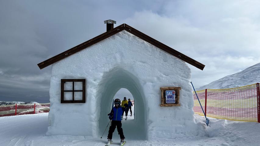 Ab durch die Mitte: Ein Haus aus Schnee und Eis kann im Familypark Alpbachtal durchquert werden. Die spannende Reportage zu dieser Bildergalerie lesen Sie hier in unserem Premiumportal nn.de
