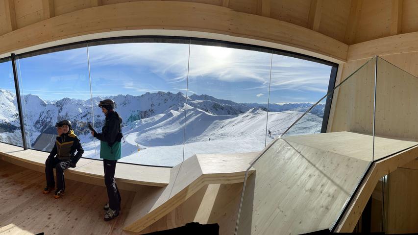 Und noch ein spezielles Panorama - entstanden im Inneren der Bergstation Hornbahn.