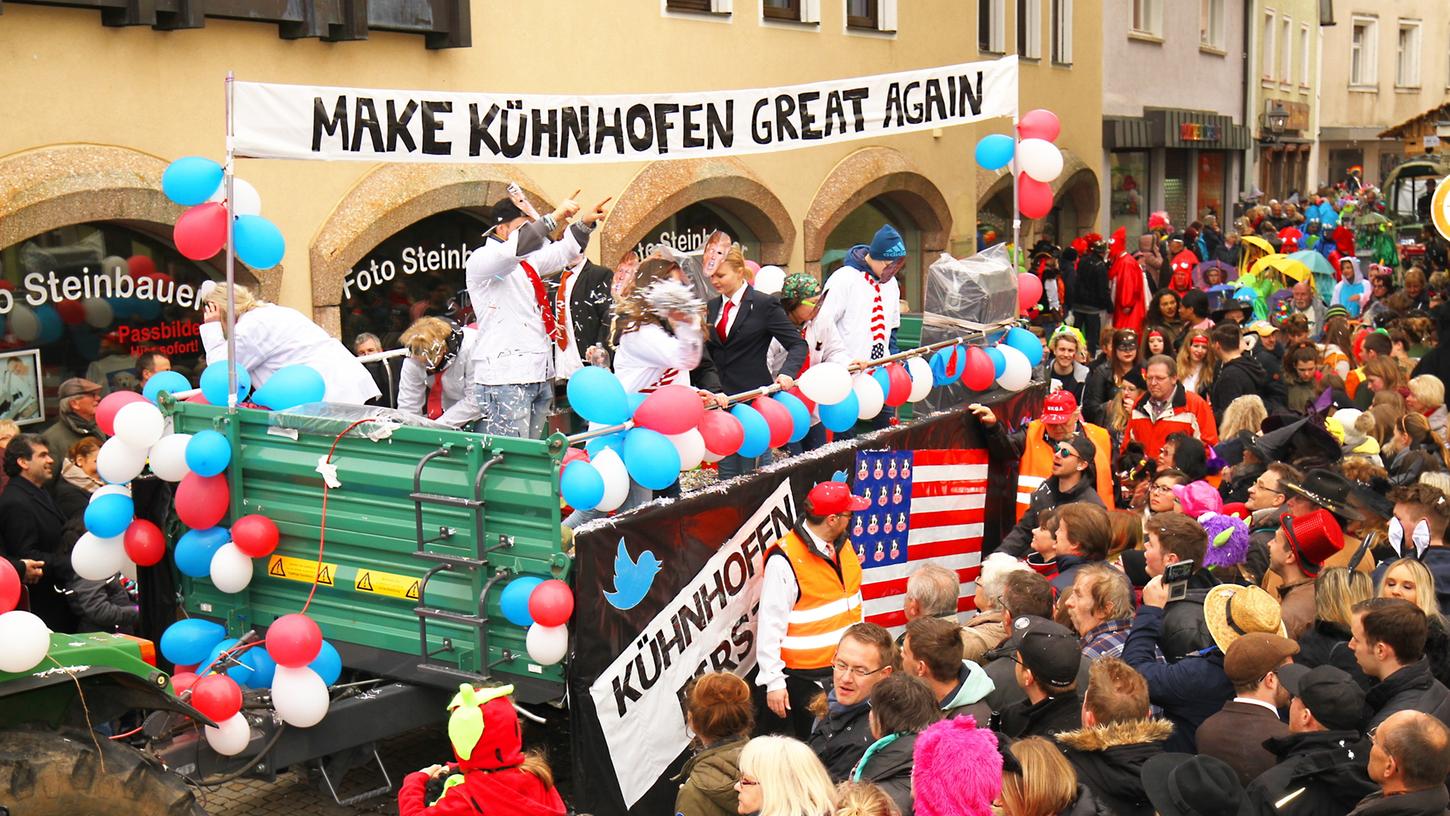 Donald Trump lässt grüßen: Hersbrucks Narren nehmen beim „Närrschbrucker Rummzug“ selten ein Blatt vor den Mund - und hoffen auf wieder mehr Zugteilnehmer. Donald Trump lässt grüßen: Hersbrucks Narren nehmen beim „Närrschbrucker Rummzug“ selten ein Blatt vor den Mund - und hoffen auf wieder mehr Zugteilnehmer.