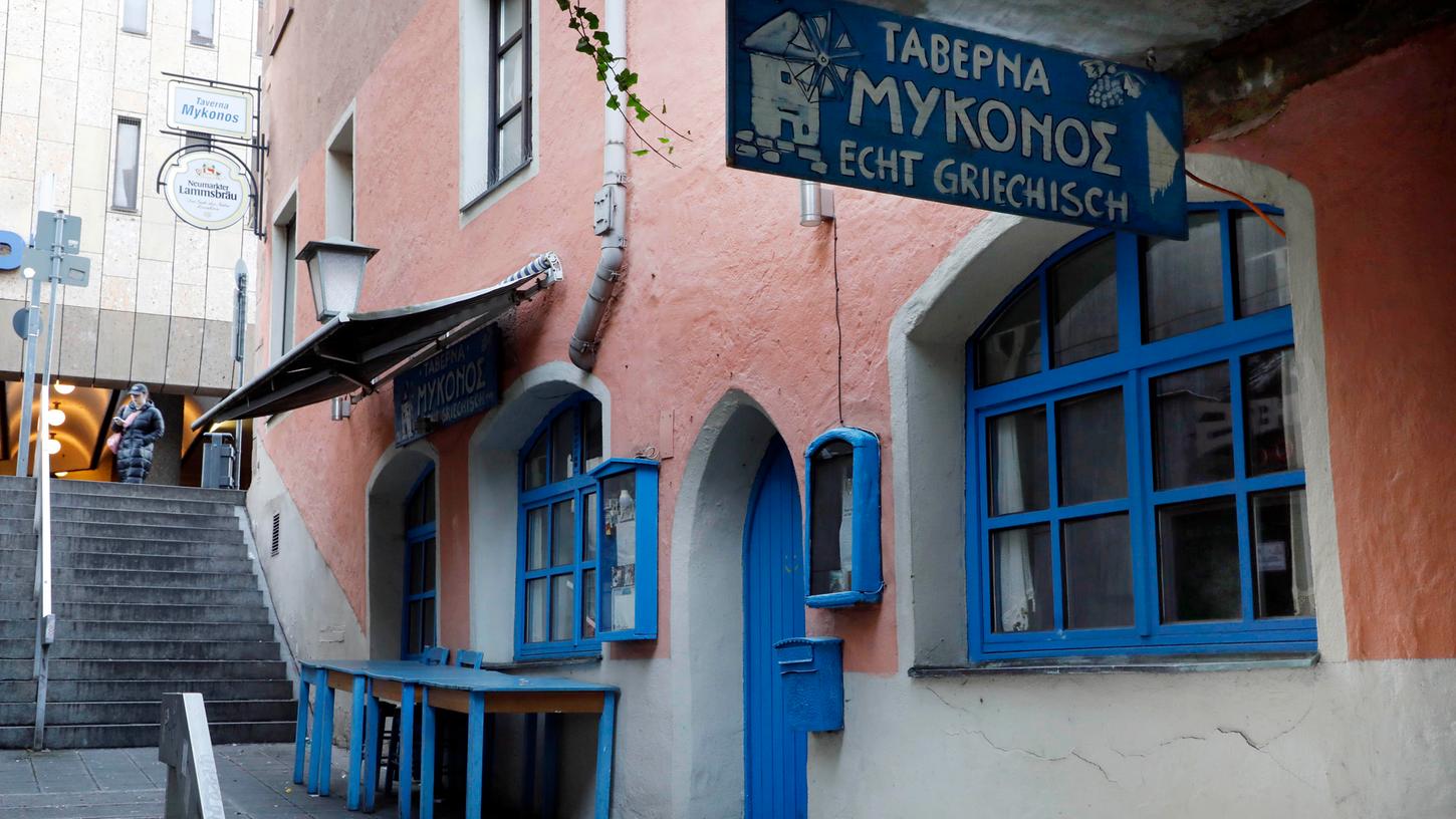 Die "Taverna Mykonos" war für ihre urige Einrichtung und authentische Speisen bekannt. Nun schließt Wirt Ioannis für immer zu. Die "Taverna Mykonos" war für ihre urige Einrichtung und authentische Speisen bekannt. Nun schließt Wirt Ioannis für immer zu.
