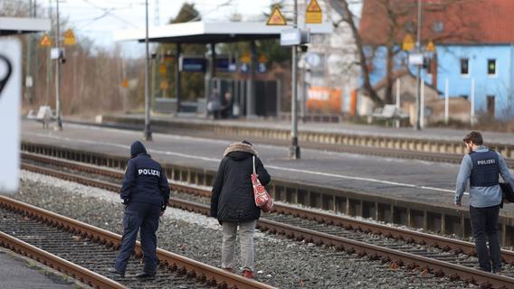 Leiche am Bahnhof in Gunzenhausen: Obduktionsergebnis wirft neue Fragen auf