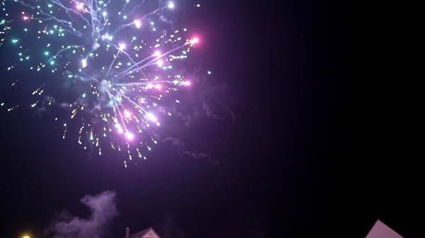 Dabei wurde an bunten Feuerwerken dieses Jahr definitiv nicht gespart. Happy New Year, 2023 - es ist auch offiziell in Nürnberg angekommen. Die Clubs in der Innenstadt waren randlos voll - wir haben die schönsten Bilder gesammelt. Film ab!